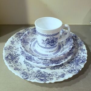 4 Piece Arcopal Honorine Floral Blue Scalloped Edge Set